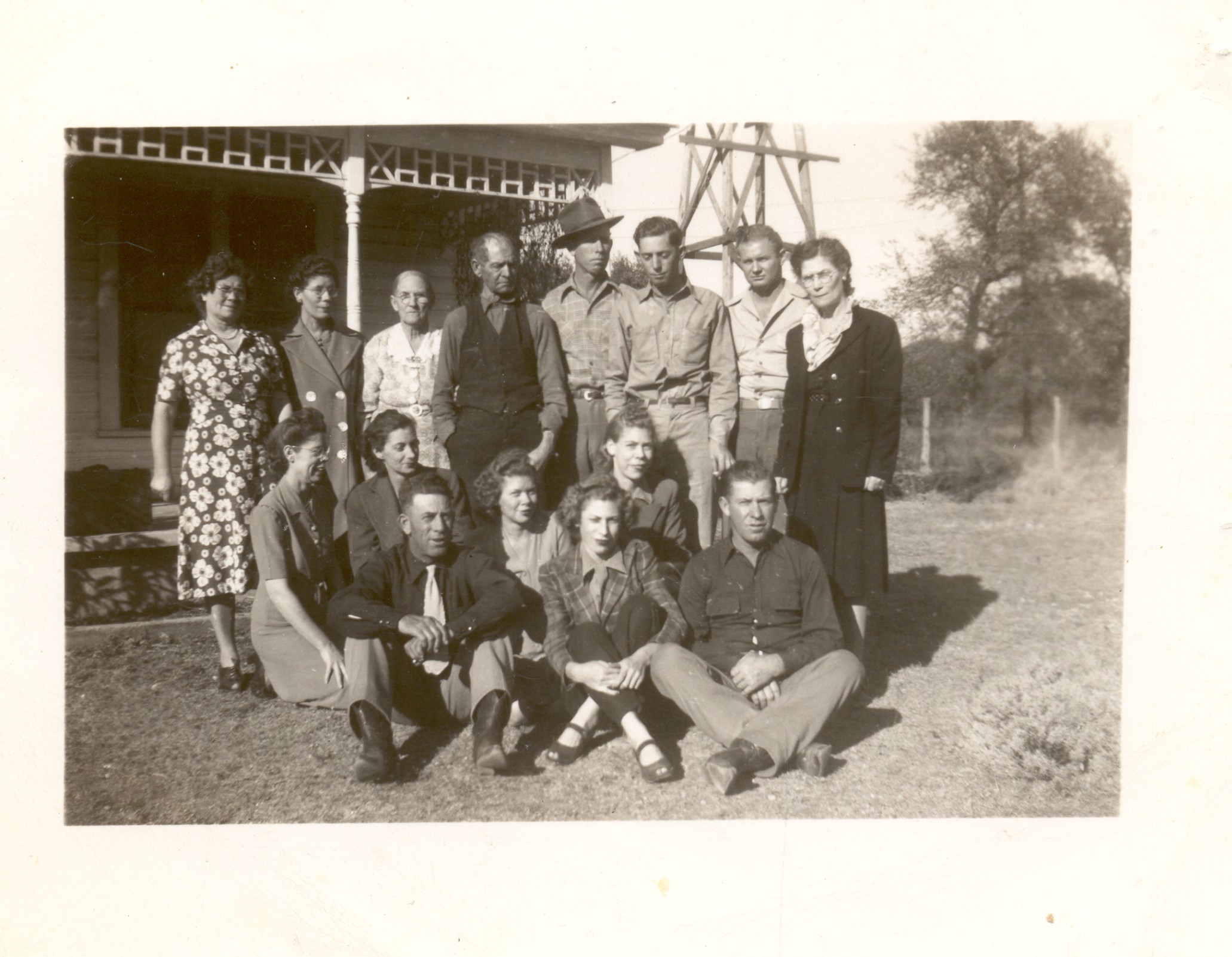 FamilyGroup1940s.jpg